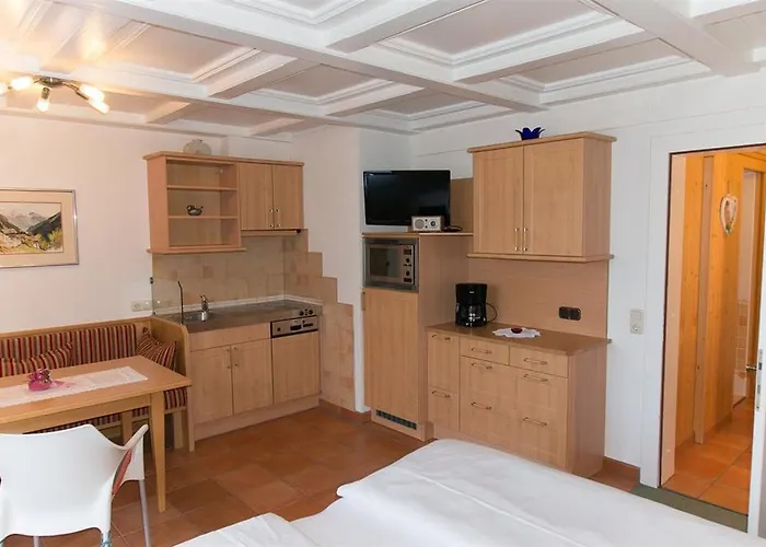 Pensionat Haus Angela 3*