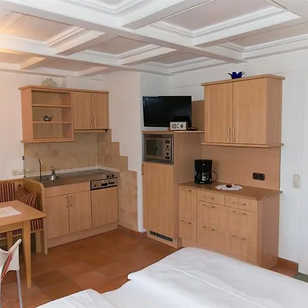 בית הארחה Haus Angela 3*